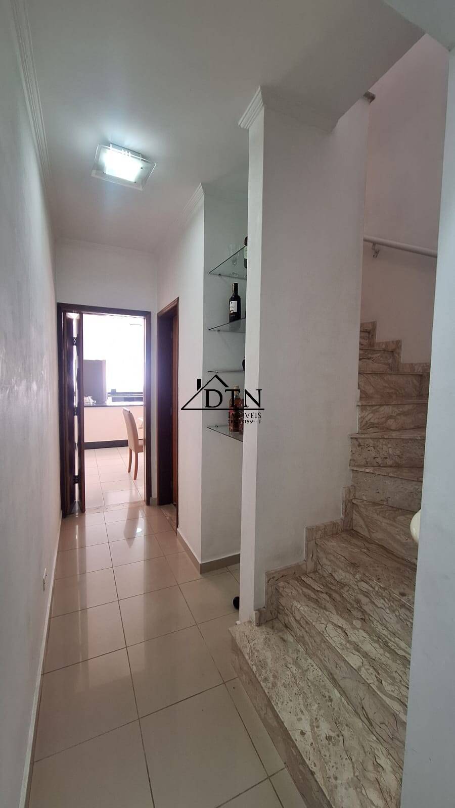 Casa à venda com 4 quartos, 186m² - Foto 2