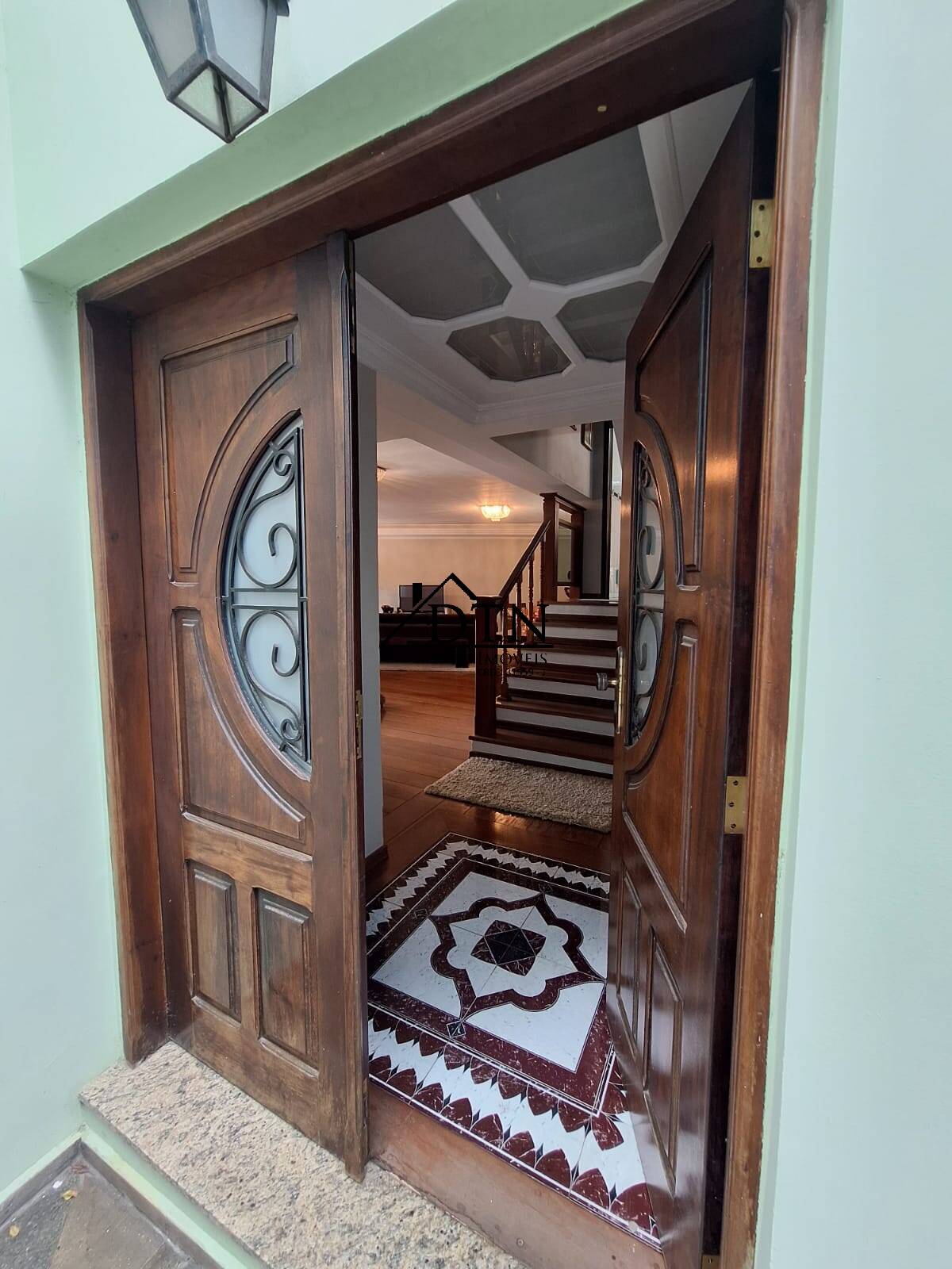 Sobrado à venda com 3 quartos, 338m² - Foto 3