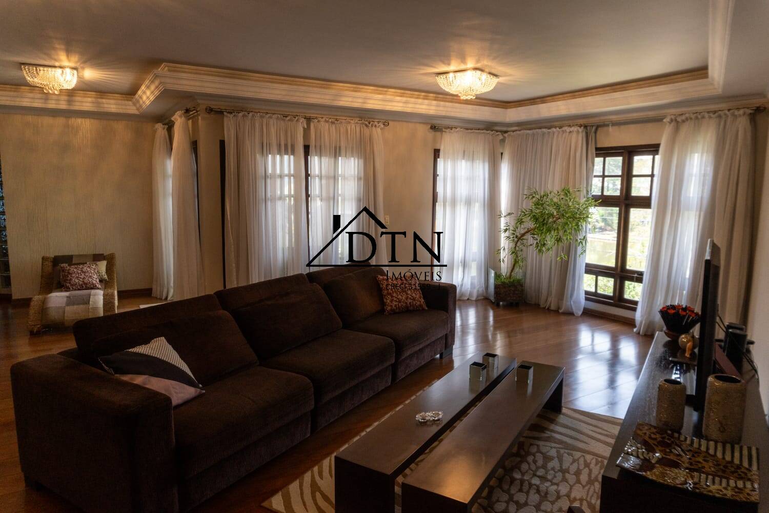 Sobrado à venda com 3 quartos, 338m² - Foto 2